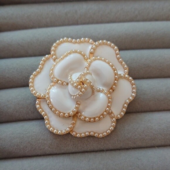 Camellia Rose Brooch - Picture 1 of 8